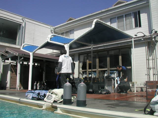 ���ɓ��E�����E�_�C�r���O�v�[��